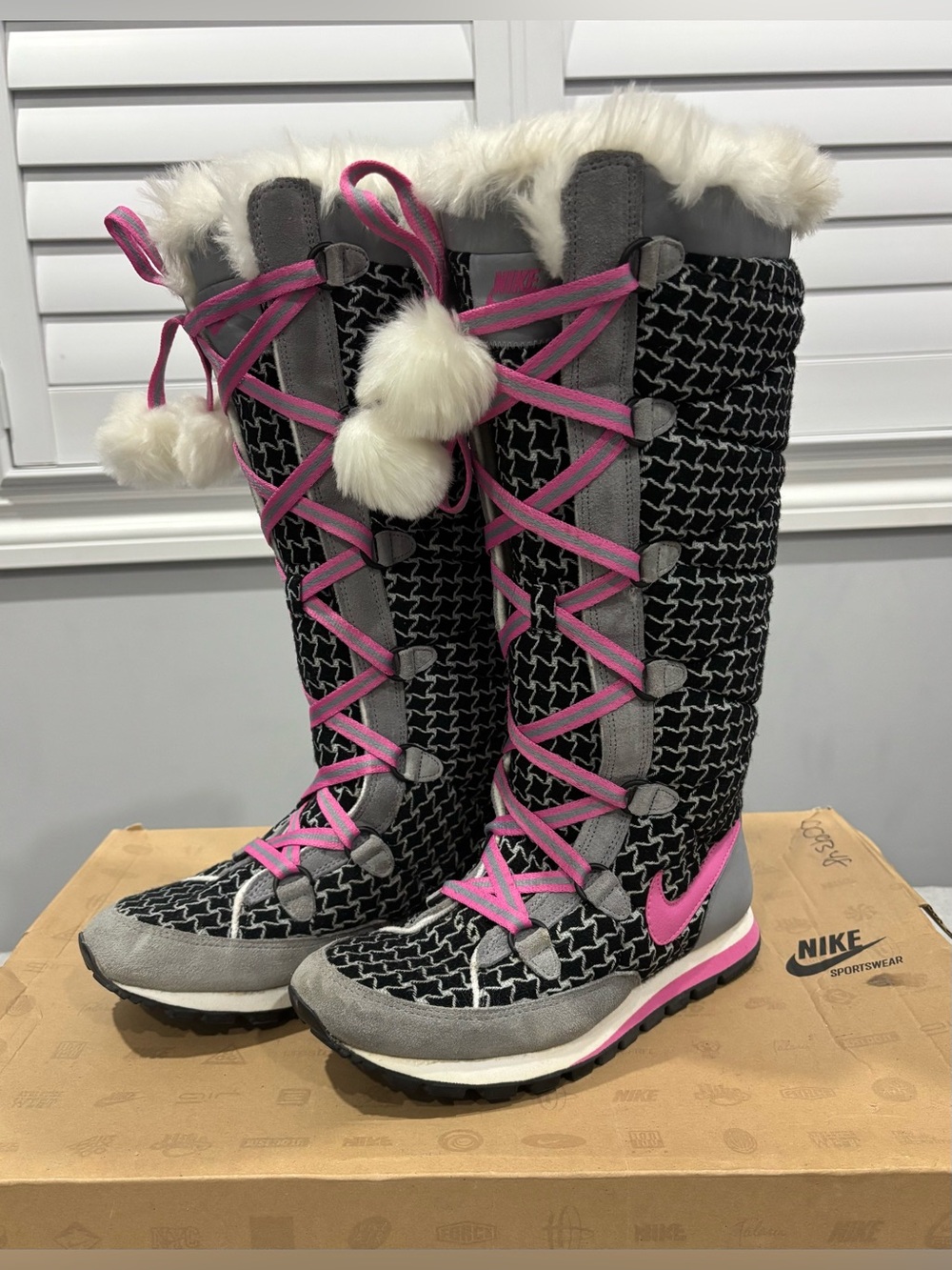RARE Nike Womens Winter Hi 3 Premium - US 7